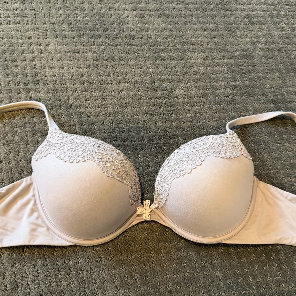 Victoria's Secret Lace Accent Bra in Cream